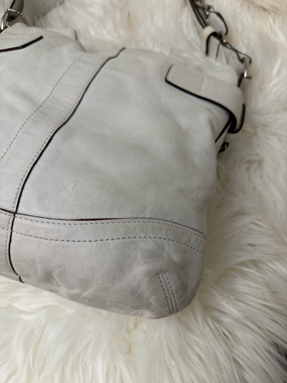 Vintage Coach White Leather Shoulder Bag with Silver Buckle Accents# 1452 - Picture 5 of 12